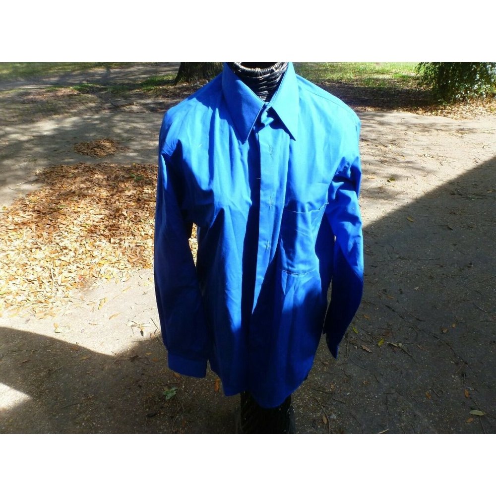 Van Heusen Men’s Wrinkle Free Stain Shield Long Sleeve Button Up Shirt Size M